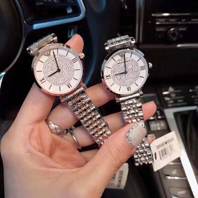 新款推荐 爆爆爆款阿玛尼满天星 手表最浪漫的广告语 遇上一款多戴皇冠 再出新款款 典雅风骚的阿玛尼爱上 高贵而优雅的皇冠 独特双层设计 戴上它就好像爱对方一生一