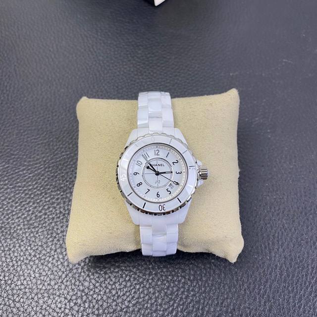 白色香奈儿J12 xf经典之作 香奈儿J12系列 面临瑞士此款机芯的停产 通过特殊渠道高回少量部分机芯 成本涨高但变来回馈广大客户 强调一下目前只有小量 xf的