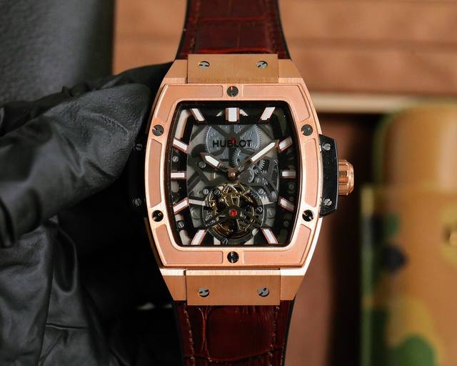 独家首发:恒宝 Hublot 精品男士腕表 六字位飞轮设计 技艺精湛 独具匠心 尊贵大气 绅士风范 采用高品质机械机芯 顶级316精钢表壳 进口小牛皮表带 矿物