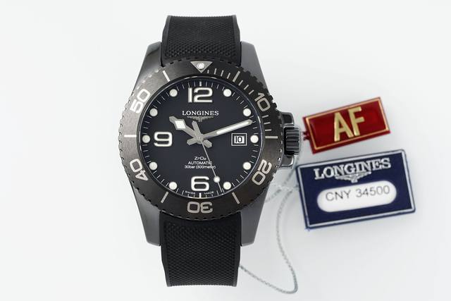 Af新品-展现完美风采 浪琴康卡斯全黑陶瓷款腕表 43毫米的表径 其高性能的二氧化锆陶瓷以pvd方式镀上黑色 打造出Hydroconquest全黑陶瓷款的独特风