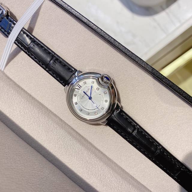 爆款来啦 最新图 瑞士机芯 被评为 最耐看 最有特征的篮气球0表盘33Mm专为女性 经典蓝气球 热卖爆款