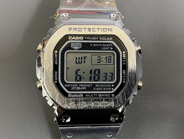 市场独家最高版本 精工出品-市场最高版本 金色W-B5000D-1Jfb5000 35周年方带表 采用了极为用心的抛光和打磨 显得质感非常高级 经典的G-Sho