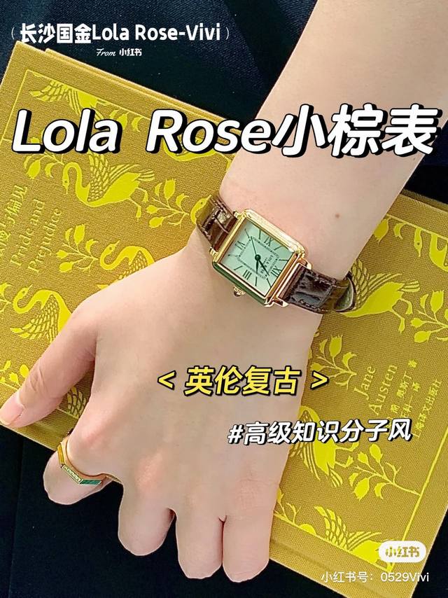 作为Lr家最具识别性的一款腕表 每一个点 都贵到极致 白色的贝母表盘像洁白的月光 从不同角度看都散发着迷人的七彩光芒 华丽独特却又不繁复 蓝宝石镜面 保证了它几