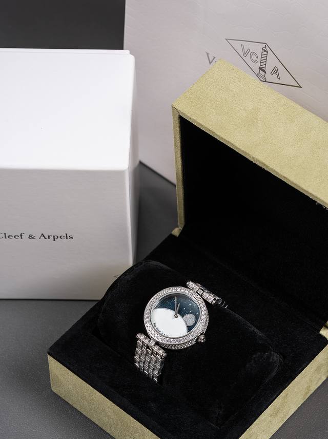 满天星带官网版Van Cleef & Arpels 梵克雅宝系列 真日月星辰功能腕表 星空月相日月交替可以转动 女神女表 戴上它等于把星星月亮太阳都带在腕上 表