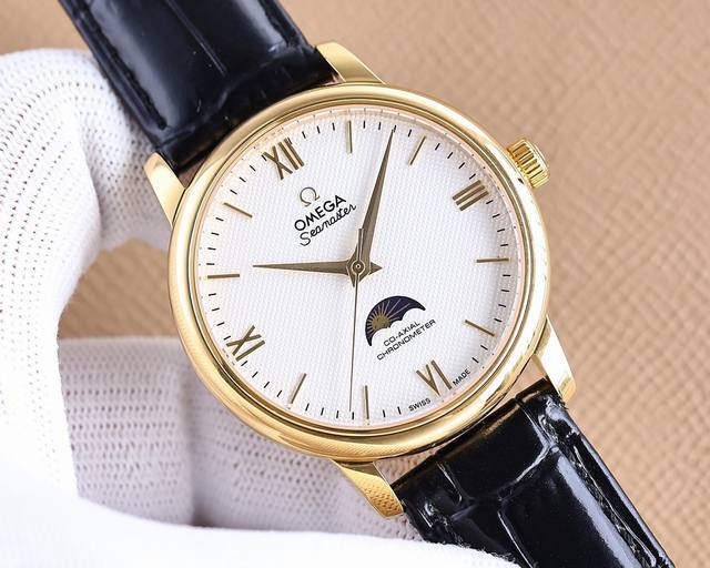 白 金玫 再次升级 欧米茄经典月相 名典腕表月相系列,秉持了欧米茄的一贯传统 更唯美的结合了6字位日历与被表友热捧的日月星相 无论是经典隽永的表盘设计 还是以精