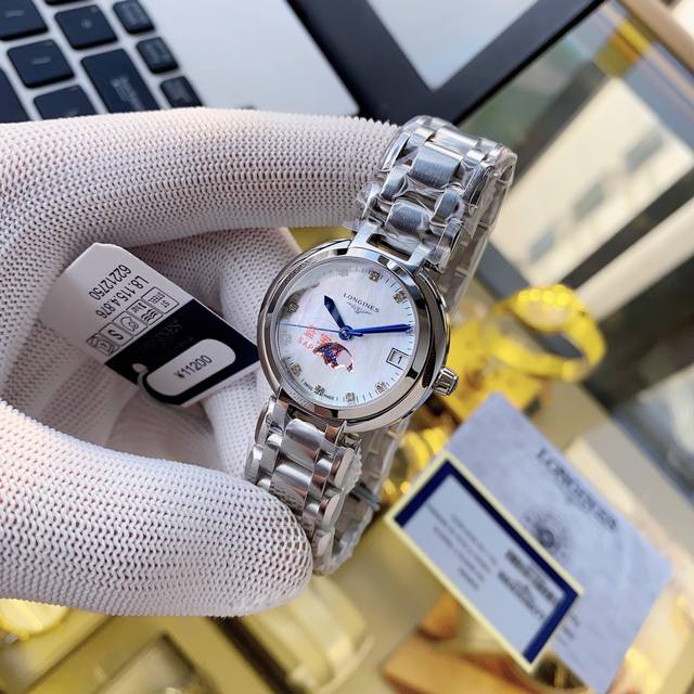 实物拍摄 浪琴心月系列月相女士腕表 台湾厂 采用独家定制真月相 每月转一圈一致 石英机芯 精钢圆形表壳 表径30.5Mm 抗磨损合成双卜蓝宝石玻璃 数据同步 A