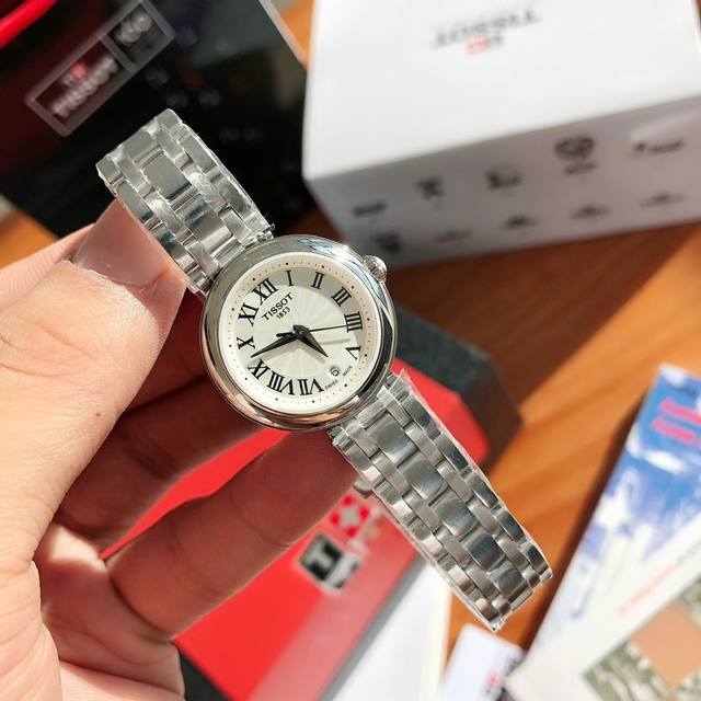 天梭2025最新款 最新款 最新款 嘉丽系列 T126.010瑞士石英女表 灵感于古罗马建筑 因其小巧迷人 也被爱称为 小美人 宠爱自己不需要理由 天梭为女性打