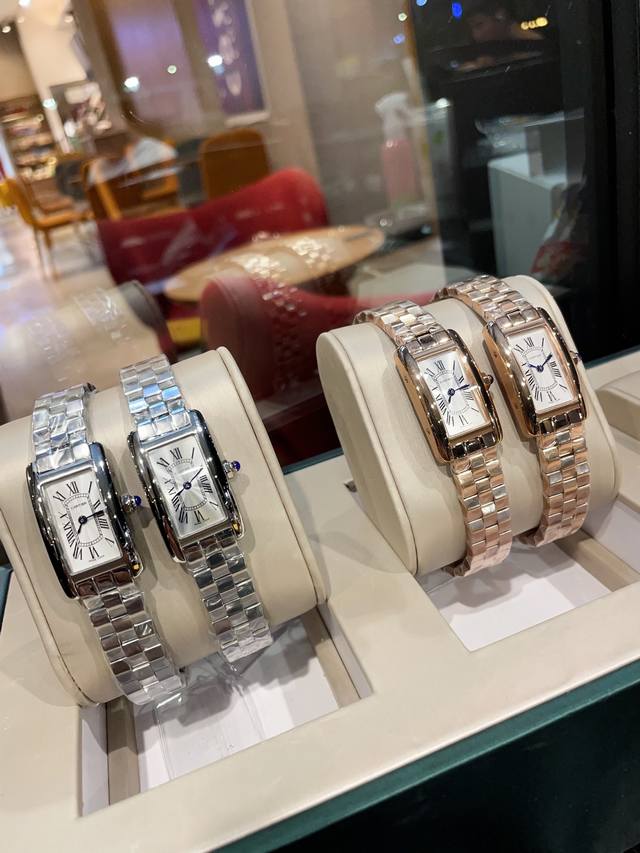 白 金420Tankam Ricaine腕表 卡地亚美国坦克系列 小中号表款 进口石英机芯 316L精钢表壳 钢化水晶镜面 剑形蓝钢指针 鱼鳞钢带 三节钢带 3