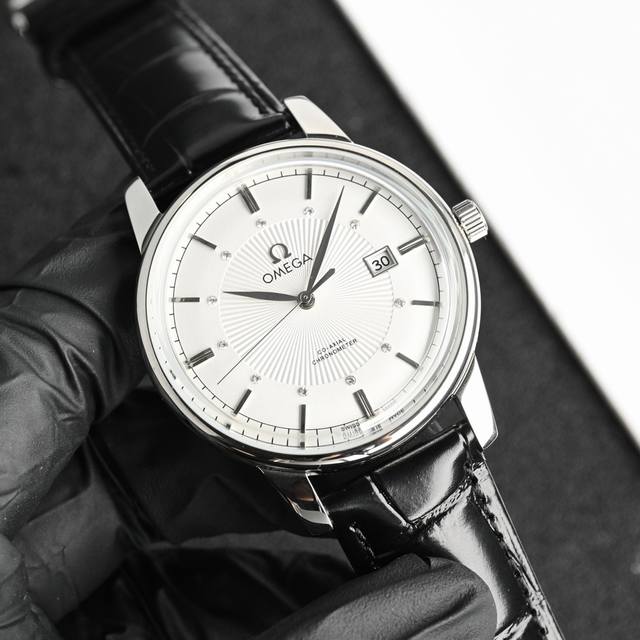 新款欧米茄海马系列 耗时长达6个月 超薄男士自动机械腕表 采用进口原装9015机芯 非市场国产机 每小时振频28800次 零返修质量 直径40Mm原装尺寸 超薄
