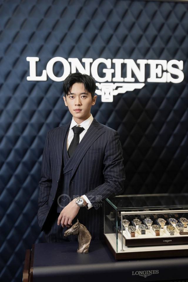 新品 浪琴 Longines-浪琴康卡斯悦动凭借其独特的设计 实用的功能和舒适的佩戴体验 成为了一款备受推崇的精品时计 1字面是独特的 熊猫眼 主要有 黑白 深