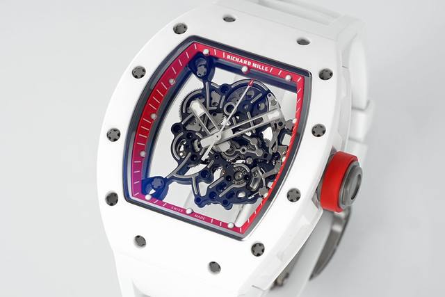 Aps新款Rm055白陶瓷少量到货市面上最高版本 里查德以其轻便时尚为主题 我们所有的金属件都采用钛金属制作同步原版 看见的看不见的金属配件全是钛 作为亿万富豪