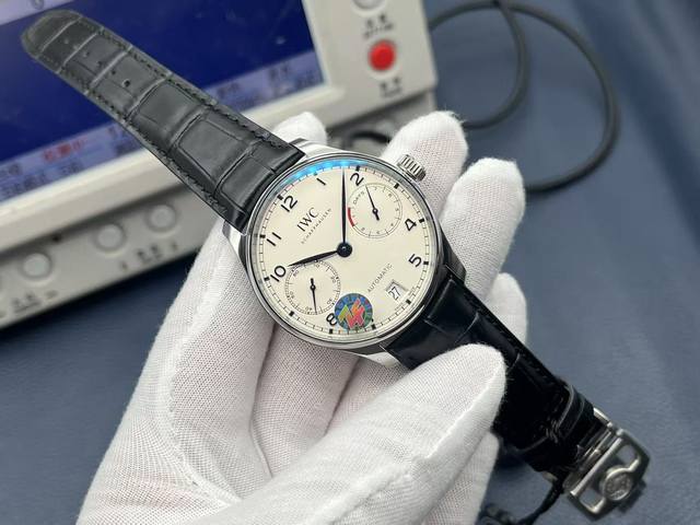 Zf Factory2025墙裂推荐 销量神器 V5升级版 Iwc万国葡7 葡萄牙系列七日链 1搭载定制版C.52010自动机械机芯 2独立小秒针 真动能指示