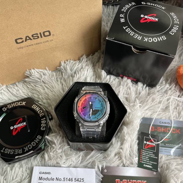 Casio G-Shock Ga-2100系列彩虹渐变色八角形菱形表盘手表 白敬亭同款手表 这款手表又号称是卡西欧的 农家橡树系列 非常好看的彩虹色 颜值非常高