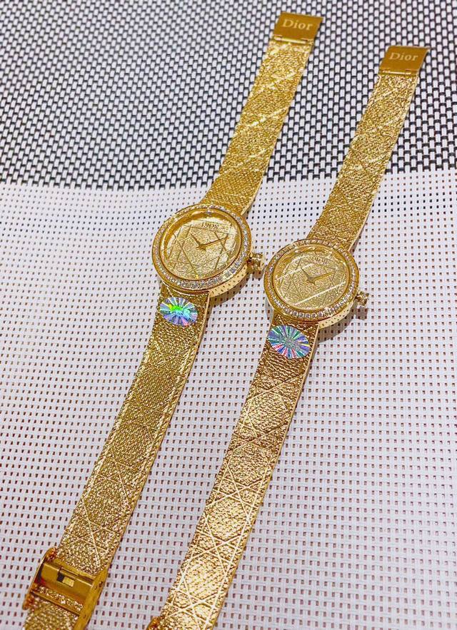 金白同价 迪奥La D My Dior Cd04111X1248 Cd04115X1251系列腕表 优美的弧线设计 搭配两枚利落指针 便以其极简之风 成为迪奥的