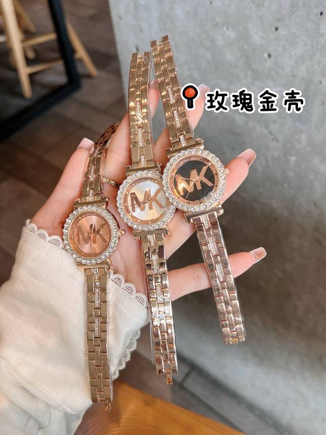 卡尔文 莱恩Calvin Klein Ck 时尚的表壳设计 风格简约 配以流行的手镯形表链 大方百搭 完美结合了Ck手表在无数女性的心中留下了不可磨灭的印象