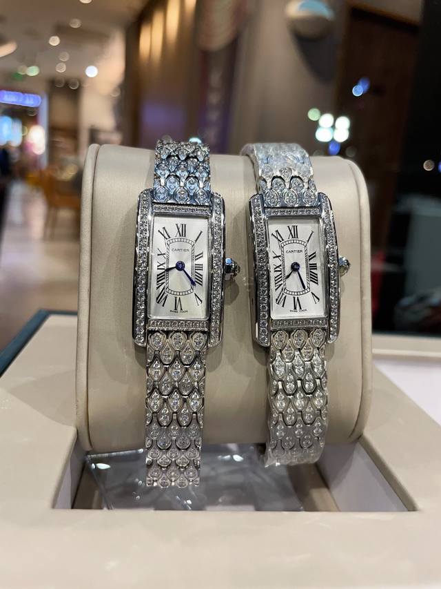 满钻白 金680 tankam Ricaine腕表 卡地亚美国坦克系列 小中号表款 进口石英机芯 316L精钢表壳 钢化水晶镜面 剑形蓝钢指针 鱼鳞钢带 三节钢