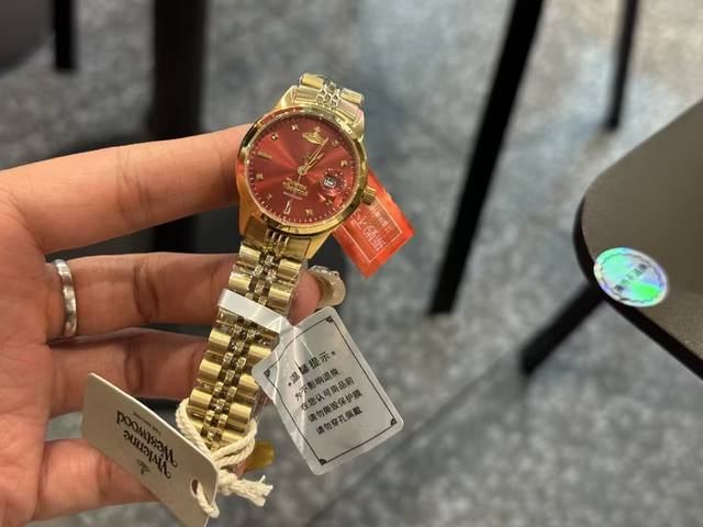 全套图片包装 vivienne西太后 爆款小金表伯爵红茶色出货喽 数量不多 终于出货啦 辣妹风 表盘直径 33Mm女神们给我闭眼买西太后伯爵红茶小表盘的魅力真的