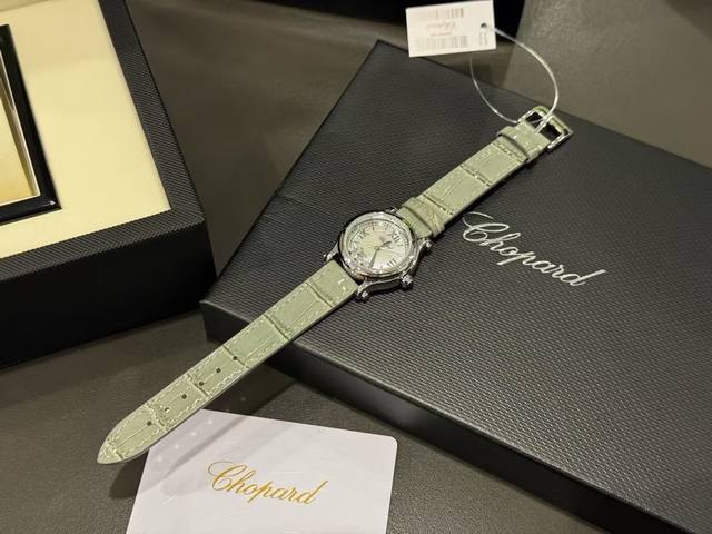 专柜全套包装 萧邦-Chopar快乐钻石 瑞士石英机芯 五钻系列 作为萧邦最热门最畅销的系列 都说男戴万国女戴萧邦 有金 进 有钻 赚 寓意也很好 表盘内的钻石