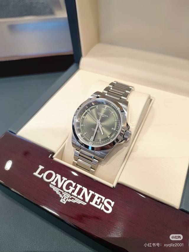 浪琴康卡斯悦动系列女装34Mm尺寸 316精钢材质 一圈一壳 Cnc精工艺打造拉丝抛光处理过渡流畅质感拉满 进口日本机芯附加刻度夜光功能 折叠式表扣饰以品牌标志