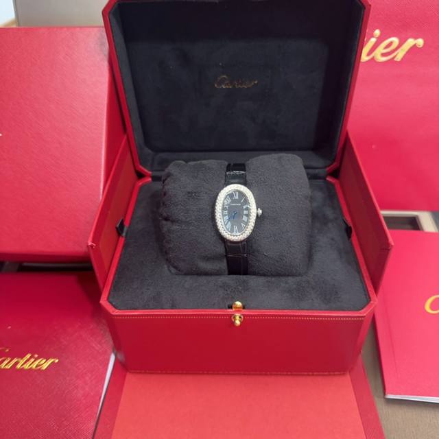 Cartier 卡地亚 Baignoire浴缸系列腕表 女神值得推荐的一款腕表 1典雅欧风浴缸形状 完美演绎卡地亚的经典美学 涌现腕表设计的焕新力量 2经典之作
