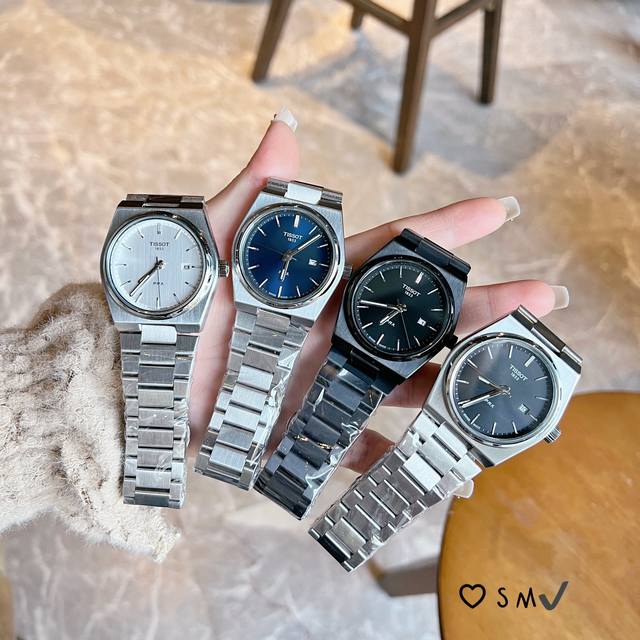 实心钢带 天梭X超级玩家最新款龚俊同款男表 摩登前卫 唤醒经典系列的不巧生命力 以当代设计栓释经典 垂直拉丝和抛光处理相结合的工艺令全新X系列腕表质感更显柔和流