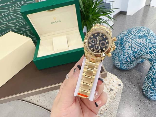 劳力士 迪通拿 系列 台 劳力士宇宙计型 采用订制的三眼放大版全自动机械机芯使三个功能盘的距离和一致 原版开模 同等 仅此一家40Mmx12Mm吻合原装尺寸 劳