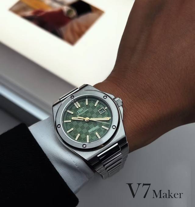 V7厂 七星推荐之 Ingenieur工程师腕表 iwc 在 年 Watches & Wonders Geneva 推出新一代 Ingenieur 工程师腕表