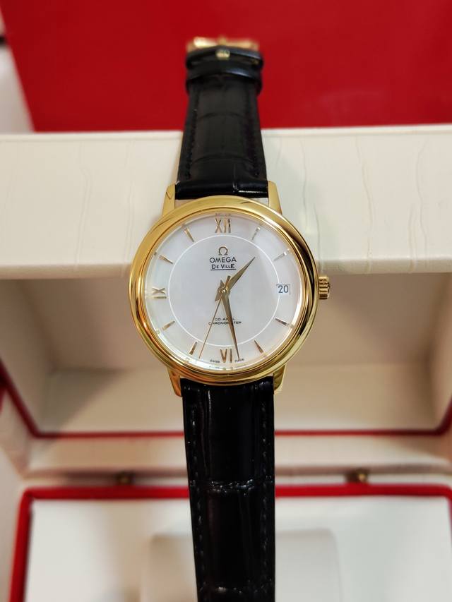 拿捏金色季节的精致感 彰显优雅女神风范欧米茄蝶飞二代典雅系列女款腕表 33Mm尺寸 多种风格表盘 彰显万种风情与个性 2813机械机芯与西铁城8215机械机芯互