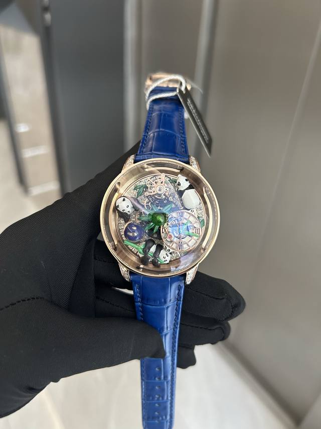 3190 Jacob & Co 捷克豹 天体艺术陀飞轮熊猫腕表. 生动展现竹林与熊猫的灵动世界 标志性的Astronomia机芯更赋予这款腕表独特的机械美学.