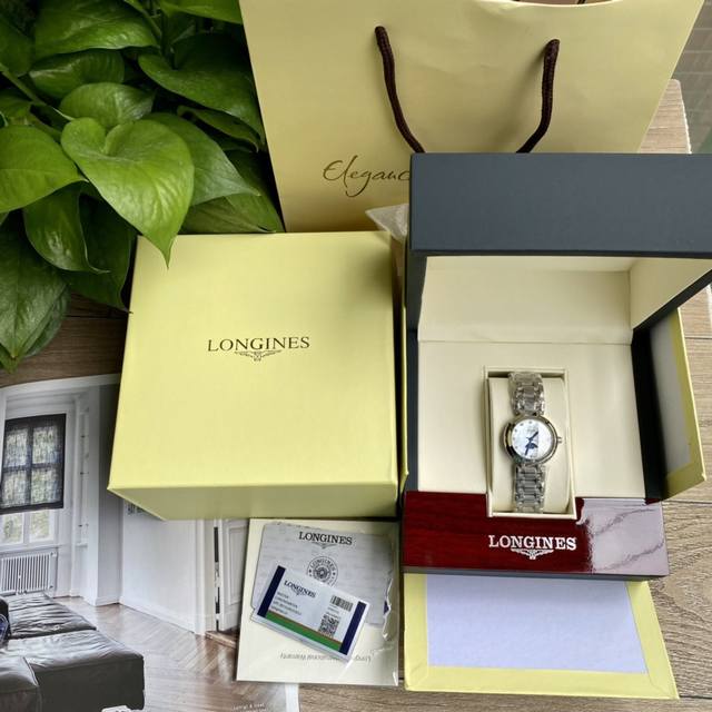 跑量款盒 支持香港 美国直邮 新系列心月月相石手表 女士超美气质范时尚石英腕表 适合各种场合 大气场从心月系列开始 2个款式 心机芯走时精确 蓝宝石镜面生活30