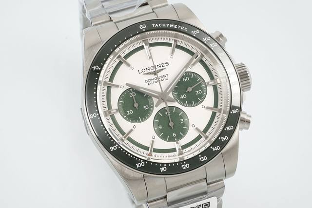 Af承继匠心工艺,焕新演绎经典 浪琴表康卡斯系列计时码表 42 Mm表径 使用陶瓷表圈 表圈上有有测速圈 并有红字点缀 表盘有黑 白 蓝 香槟 多种配色 黑色的