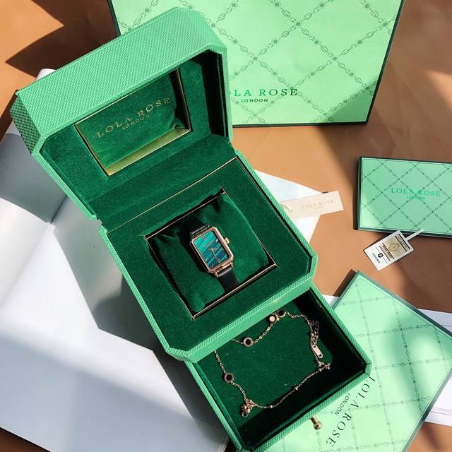 支持香港 美国直邮 要手链或手镯10红爆款小绿表方形来袭 的夏日来临 空气也好像能开出花 作为最靓的小仙女 一定能成功驾驭各个时令最In的时尚 还记得一经推出就