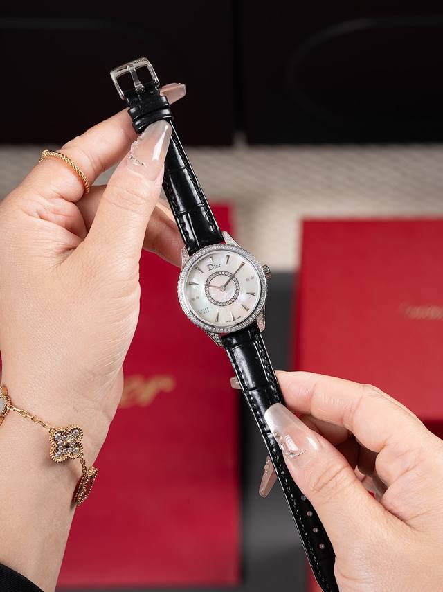 金银同价 升级过猛 一步更新到位 现已调美价 精装Ctc1-163机芯面世迪奥Diorviii Montaigne系列又推出勃艮第色的秋冬版本 表款彰显出强大的