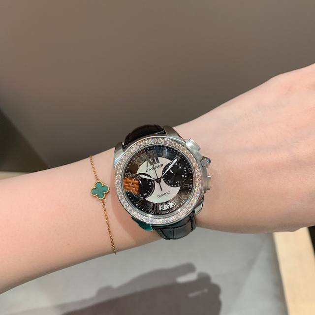 Cartier Cartier 卡地亚全钢实心休闲女表多功能表盘设计 时尚大牌范儿进口跑秒石英机芯 走时精准 钢壳 原装实心表扣表盘直径约36毫米