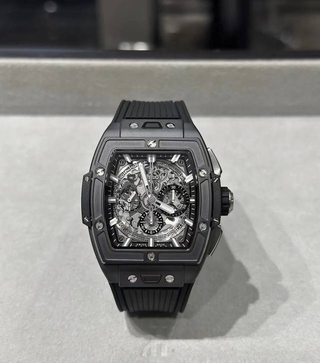 宇舶Hublot-全新彩色 陶瓷工艺 之黑陶瓷 灵魂Big Bang系列 以赛车为灵感 推出全新Srit Of Big Bang限量腕 腕表结合Srit Of