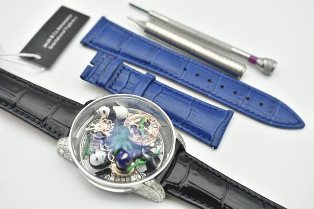 新款到货Jacob & Co 捷克豹 Nk1 天体艺术陀飞轮熊猫腕表. 新款到货生动展现竹林与熊猫的灵动世界 标志性的Astronomia机芯更赋予这款腕表独特