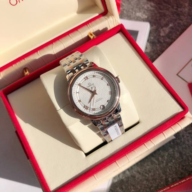 3190新款独家首发 碟飞系列 间金镶钻时标 低调朴实无华 却又细腻耐看 罗马玫瑰金字钉彩云贝母表盘 奢华醒目独特12 2 4 8 10位置玫瑰金罗马数字 6颗