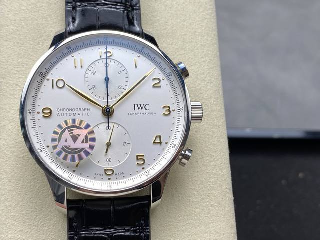 Iwc万国表葡计 葡萄牙系列计时腕表 精彩细节 1.精致背透 机芯可一览无余2.新版表扣设计更加舒适精妙3.定制版Cal.69355机芯 无理由实现原装所有功能