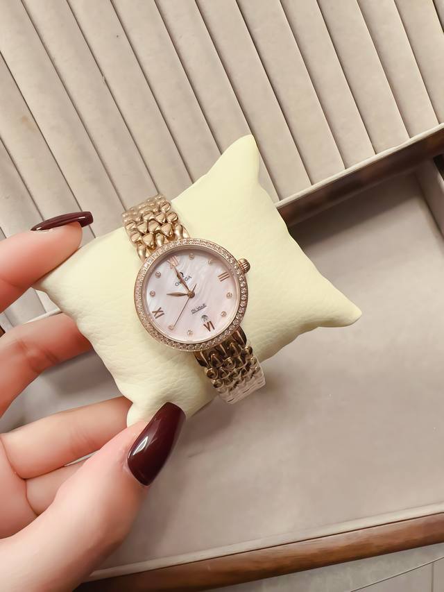 白钻 金钻420升级版Omega -欧米茄典雅系列 卓越的惊艳亮相 将华贵珠宝的优雅魅力与卓越时计的精准技术完美结合 露珠 连结成一条光华夺目的表链 流畅的线条