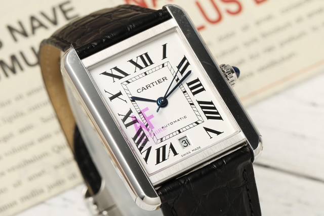 渴望和平 反对战争 Af完美展现坦克系列低调而不奢华的复古风格 卡地亚Tank坦克系列腕表 表壳 大号 41Mm*31Mm 打破了传统腕表表身的圆形造型 以上下