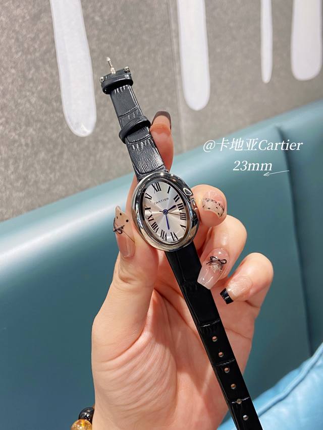 Baignoire浴缸系列腕表 典雅欧风浴缸形状 完美演绎卡地亚的经典美学 涌现腕表设计的焕新力量 卡家又一经典之作浴缸系列 实物拿到手的时候大吃一惊 颜值高