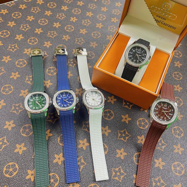 百达翡丽--手雷系列 女款简约三针 亲民版本到货啦 石英机芯 日期显示 浮雕表盘 全质立体字块 中心大秒针 热带 复合材质表带 Aquantaut 折叠式表扣