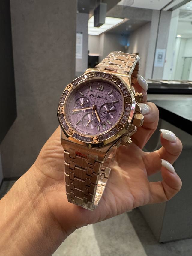 玫瑰金600 爱彼26319Or紫水晶 全球限量款 非常高级美 出街不撞表的一款硬货 美女几乎人手一枚 精钢表壳镶钻八角钻石壳边设计 进口日本多动能石英机芯 稳
