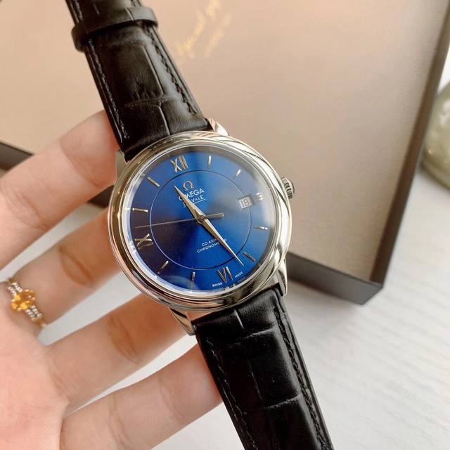 白皮 钢带20 金20 品牌:欧米茄 系列:经典蝶飞系列 介绍:官方同步 简约大方 商务风范魅力 款式:经典男款 时尚百搭 立体Logo 材质:顶级进口316精