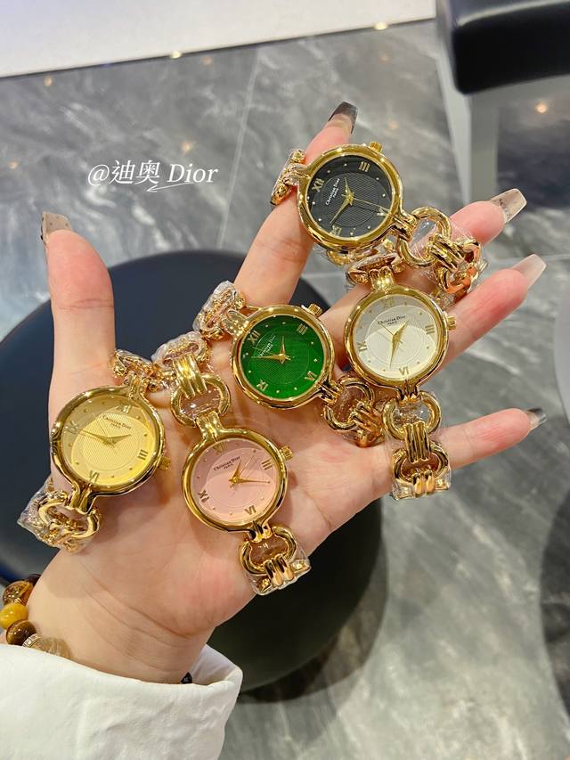 中古宝藏手表 Dior迪奥时尚魔头女表 上手巨推啊 变盘尺寸32Mm不大不小 简直是女生的最爱是 太阳纹面 带上特别显气质 浓浓的中古风
