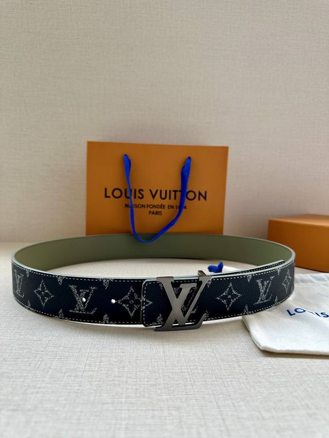 4.0 Width: The New Lv Initiales Double-Sided Belt Is From The 2025 Spring And