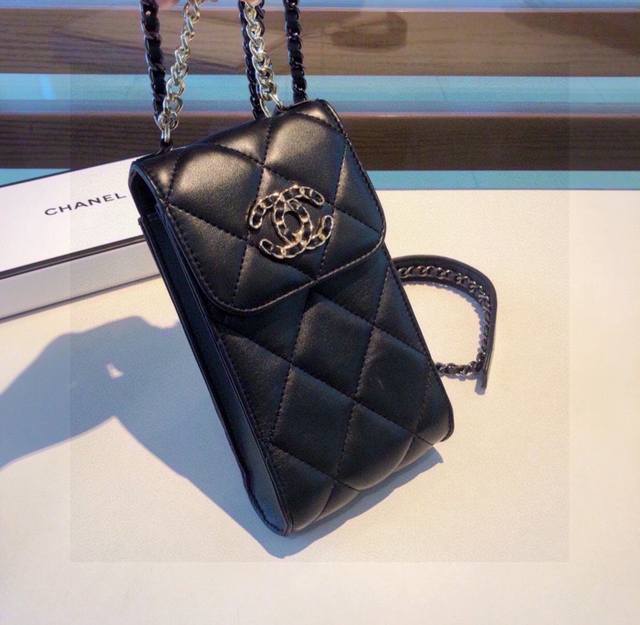Chanel 19 Series Mobile Phone Bag Exquisite Workmanship Can Be Carried Or Cross-