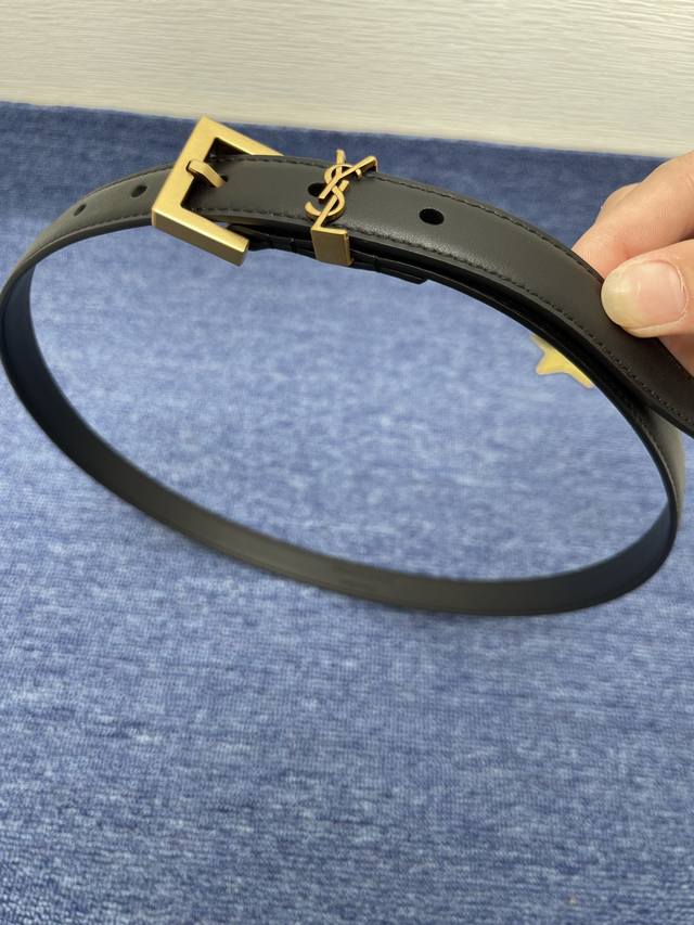 Brand Yves Saint Laurent Women's Belt No.550 2.0 Description Double-Sided Origin