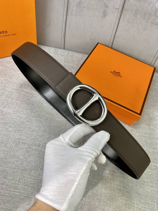 Elegant And Stylish, This Belt Buckle Reinterprets The Iconic Herm