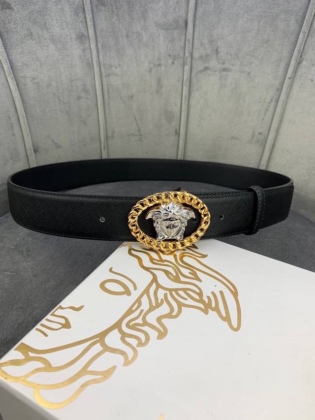 Width 4.0Cm This Versace Cross-Grain Leather Belt Is Decorated With The Iconic V